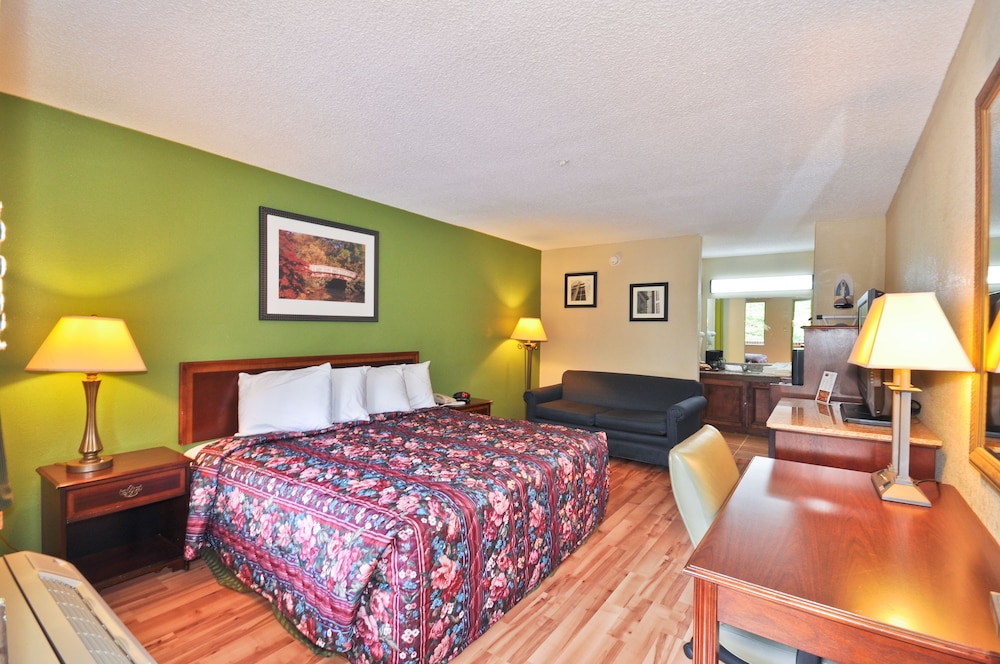 Country Hearth Inn & Suites Marietta 17/43