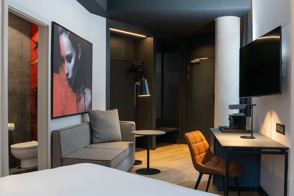 Radisson RED Hotel, Johannesburg Rosebank 41/75