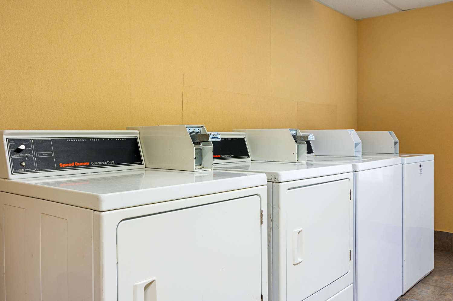 Quality Suites Atlanta Airport East GA 4/43