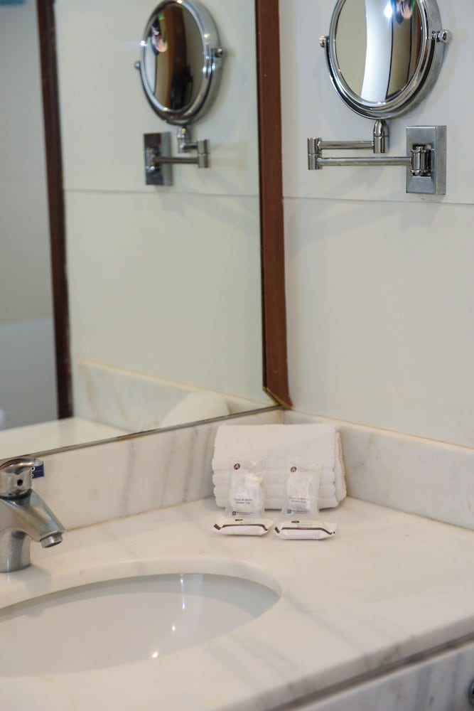 Astron Hotel Bauru 50/50