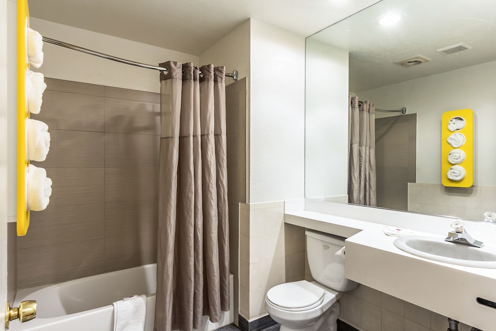 Motel6 Elizabeth, NJ - Newark Liberty Intl Airport 13/45