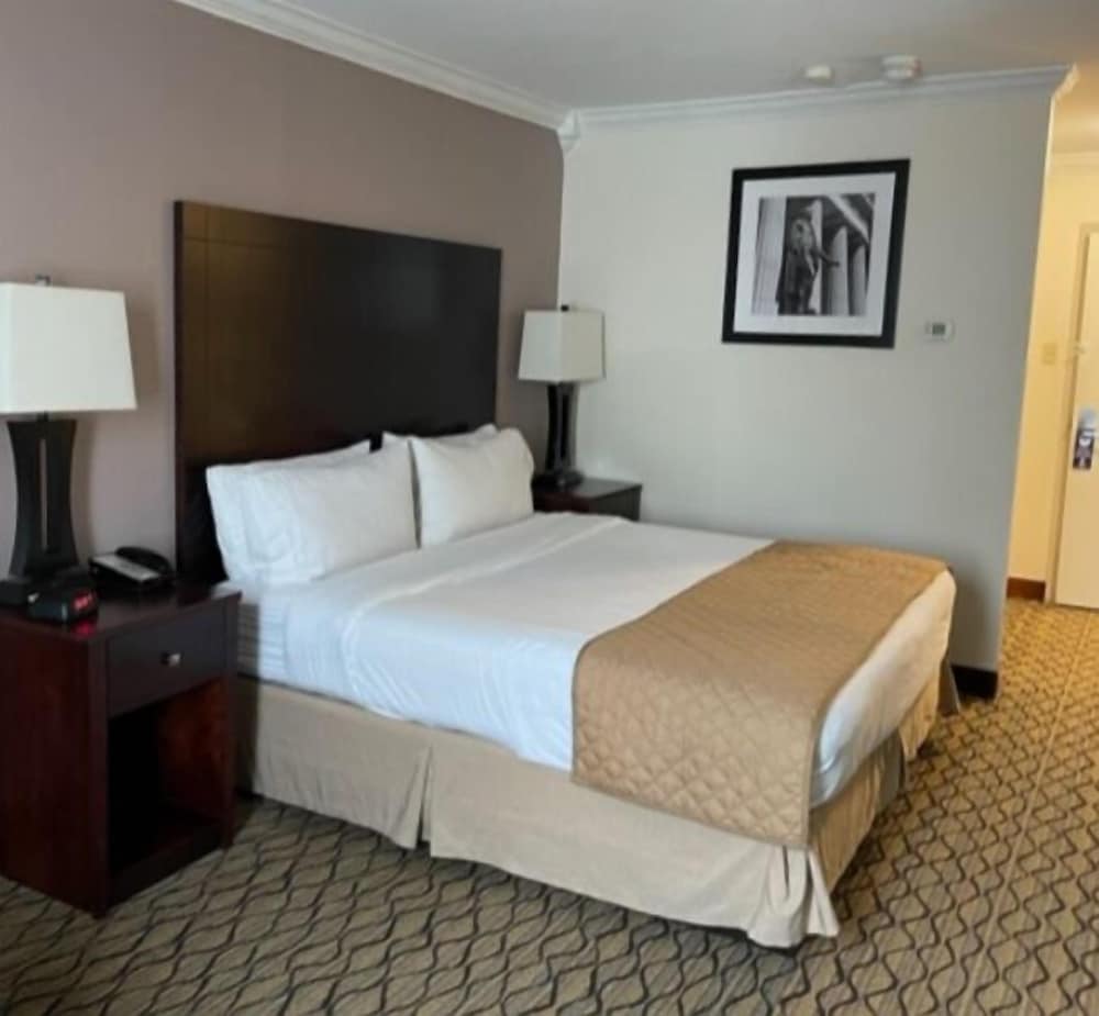 Executive Inn - Fort Lee 7/44