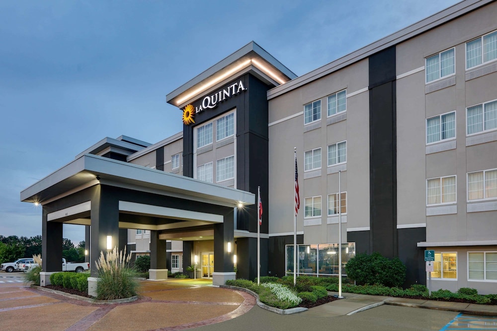 La Quinta Inn & Suites by Wyndham Starkville at MSU 3/53