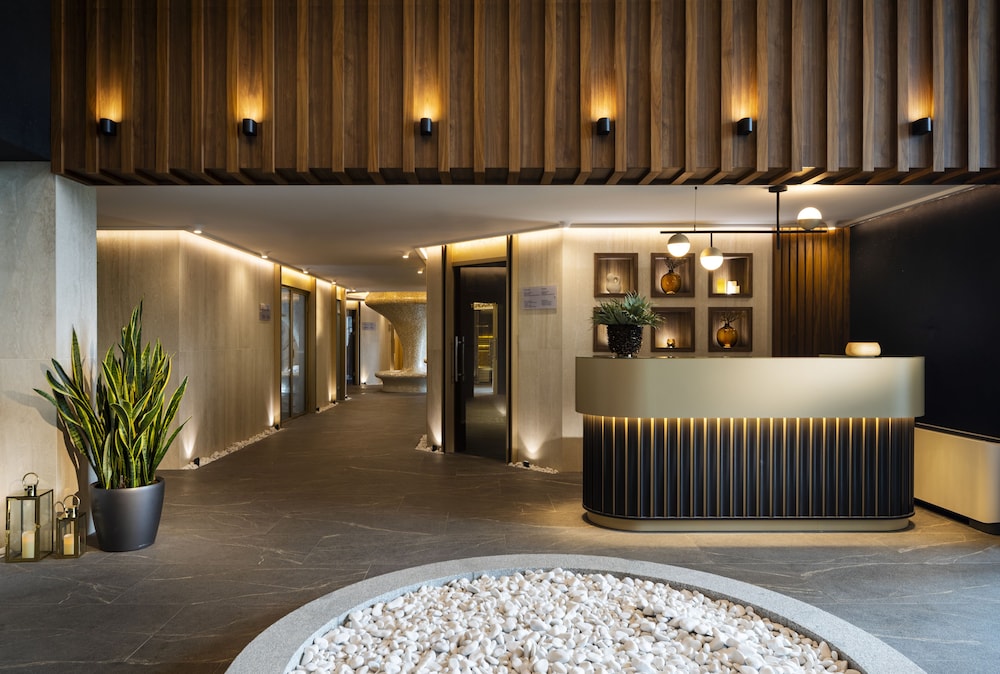 Kings' Valley Medical & Spa 3/50