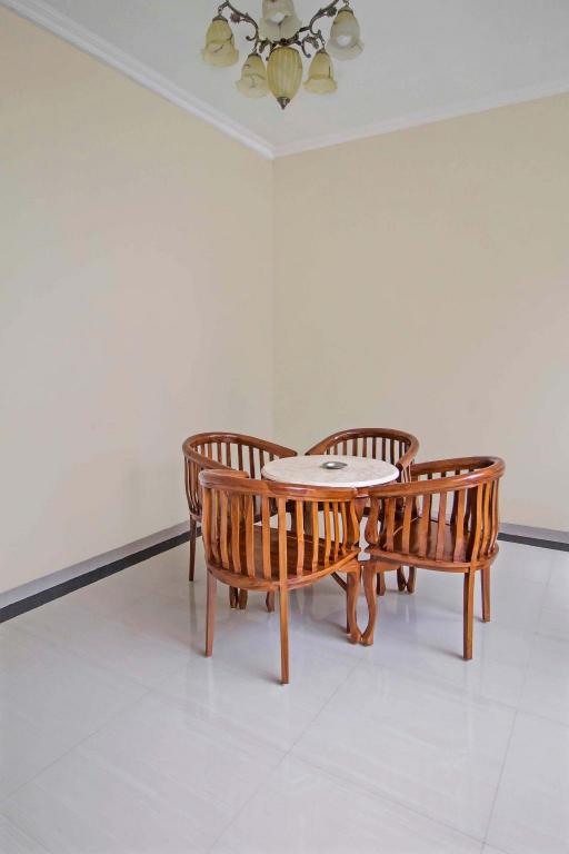 Reddoorz Near Mercu Buana University 33/55