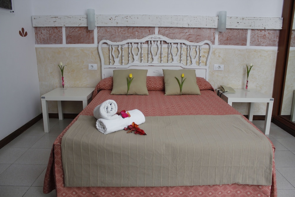 ROOM, SINGLE, SINGLE BED