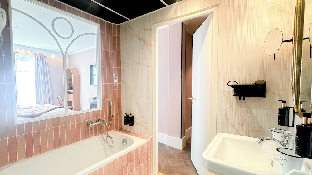 HOTEL BOHEM Sacre-Coeur 33/38