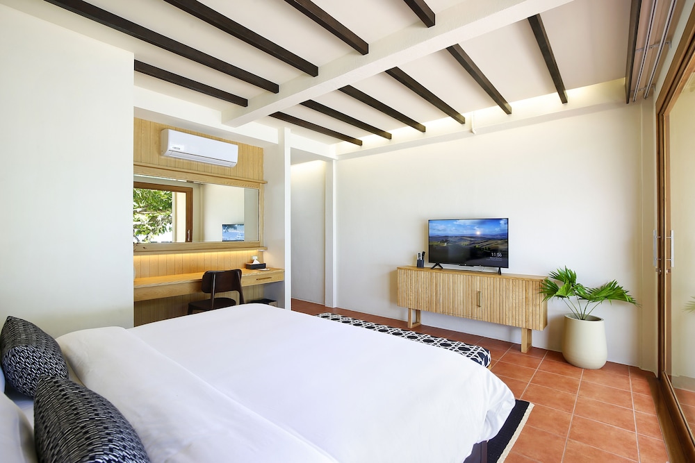 DELUXE, KING BED, SEA VIEW, BALCONY