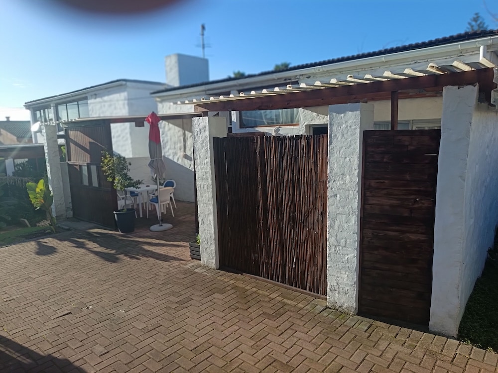 Aqua Marine Guest House 59/67