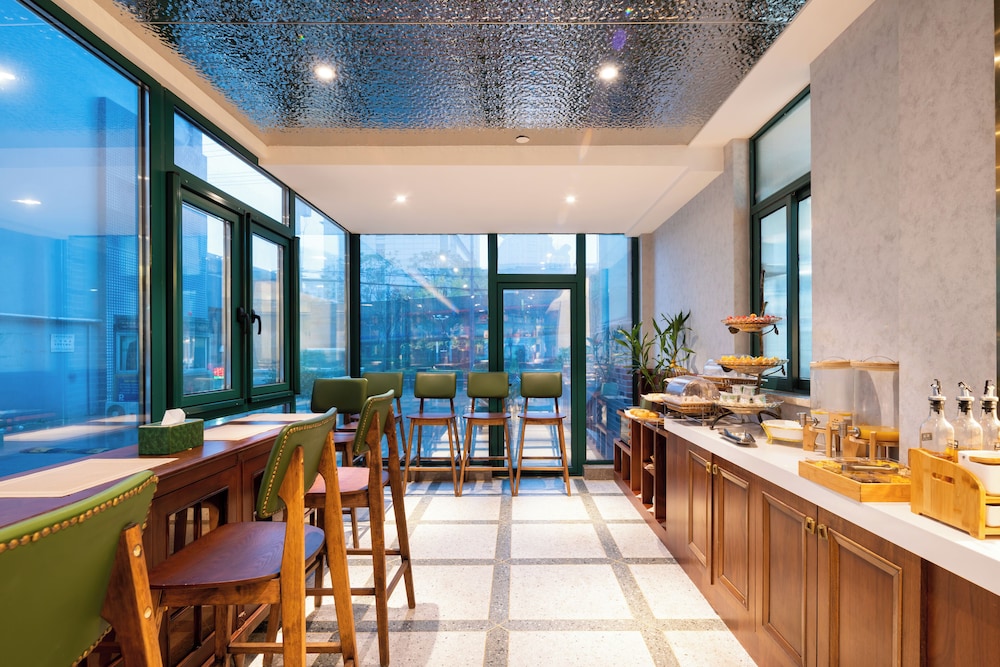 Nostalgia Hotel (Shanghai Fudan University) 43/50