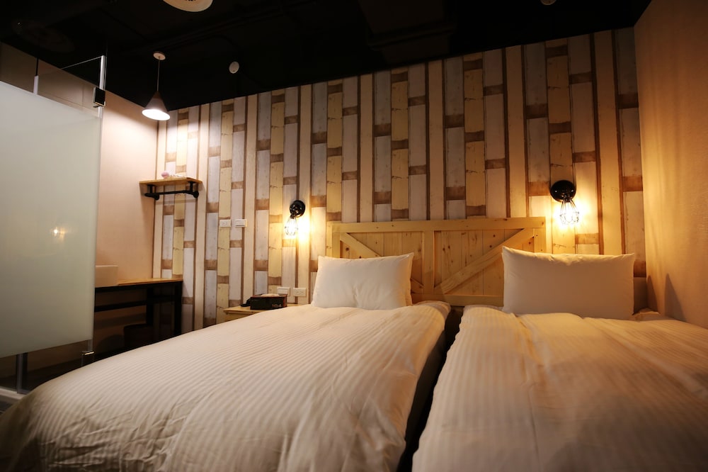 STANDARD, TWIN BEDS, NO WINDOW