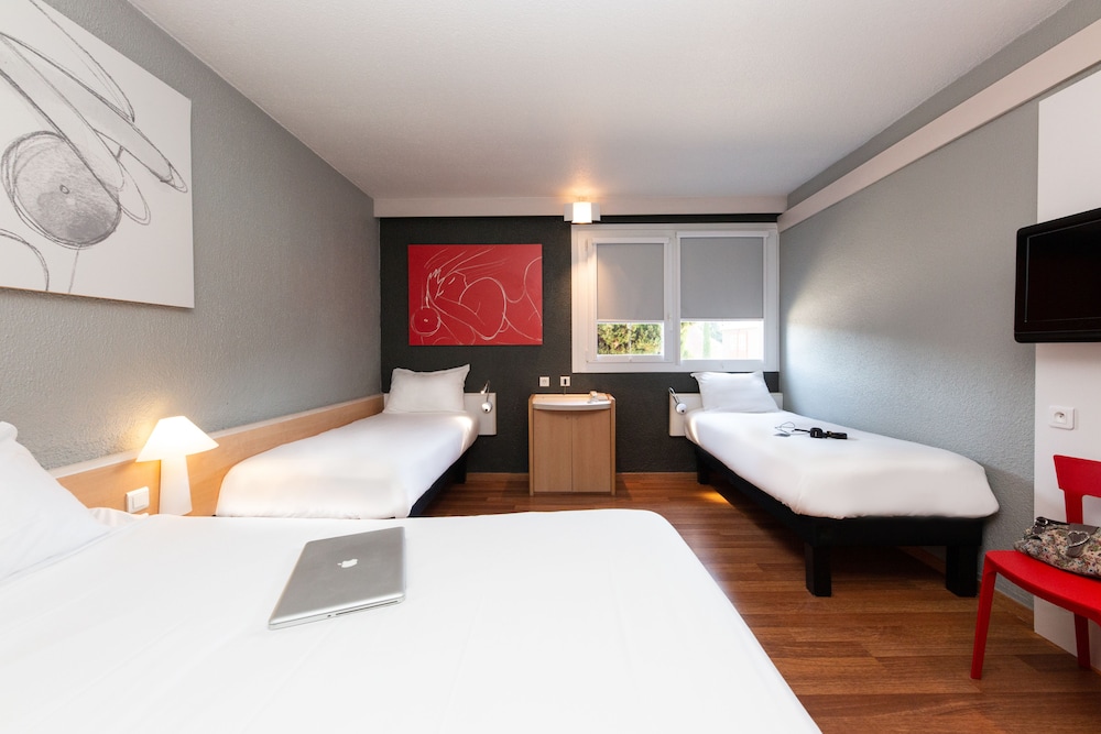 IBIS MONTELIMAR NORD 18/69