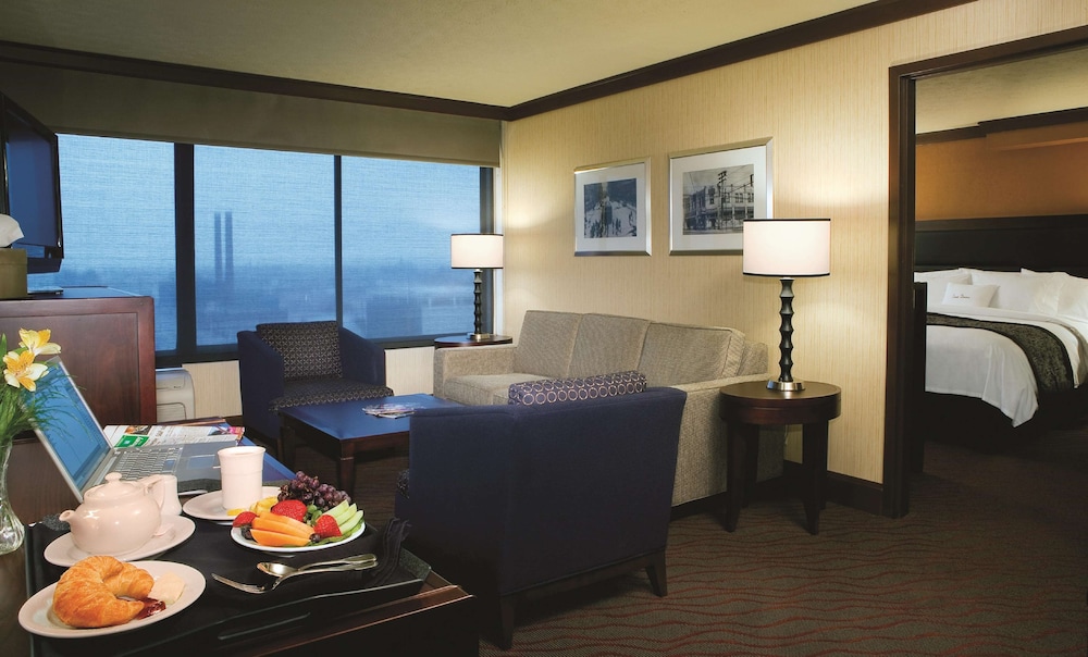 DoubleTree by Hilton Cleveland Downtown Lakeside 46/67