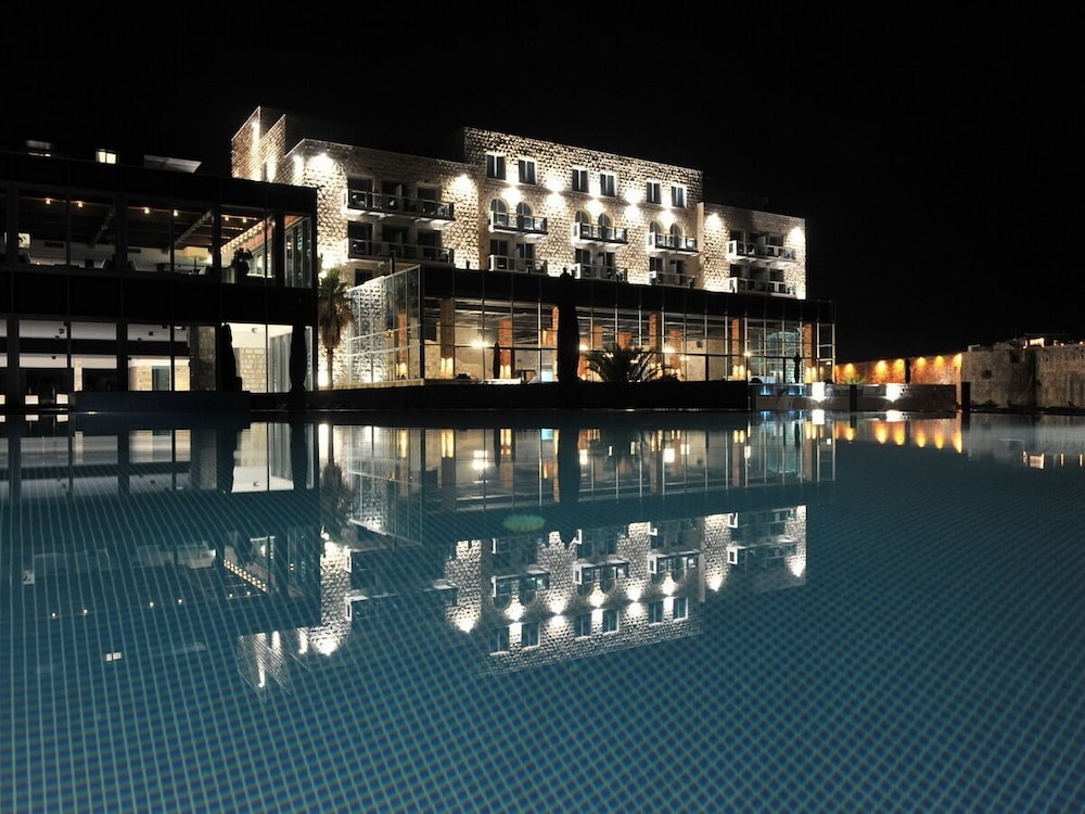 Avala Resort and Villas 44/50