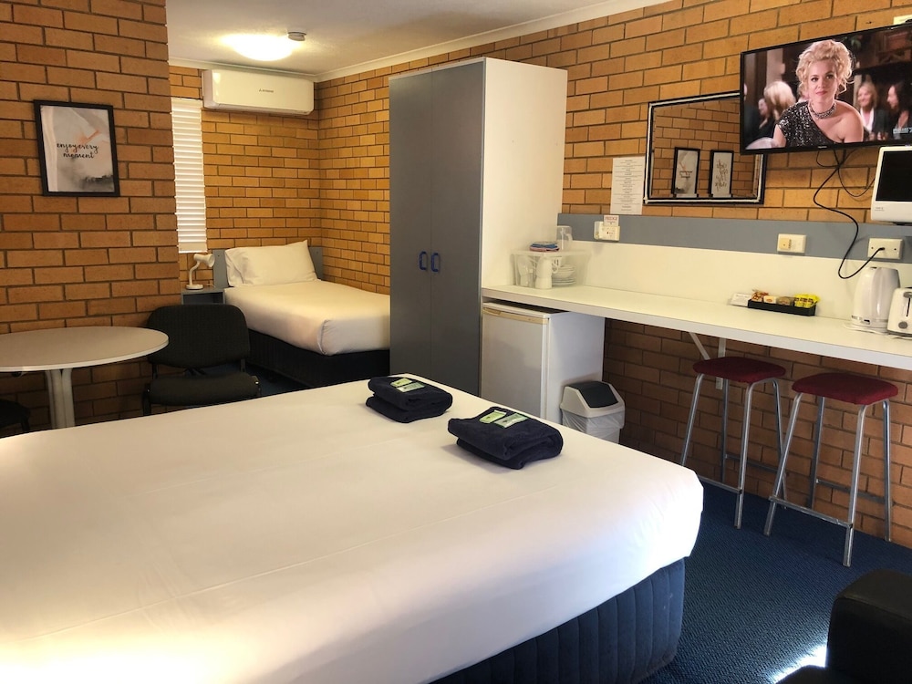 Bosuns Inn Motel 17/26