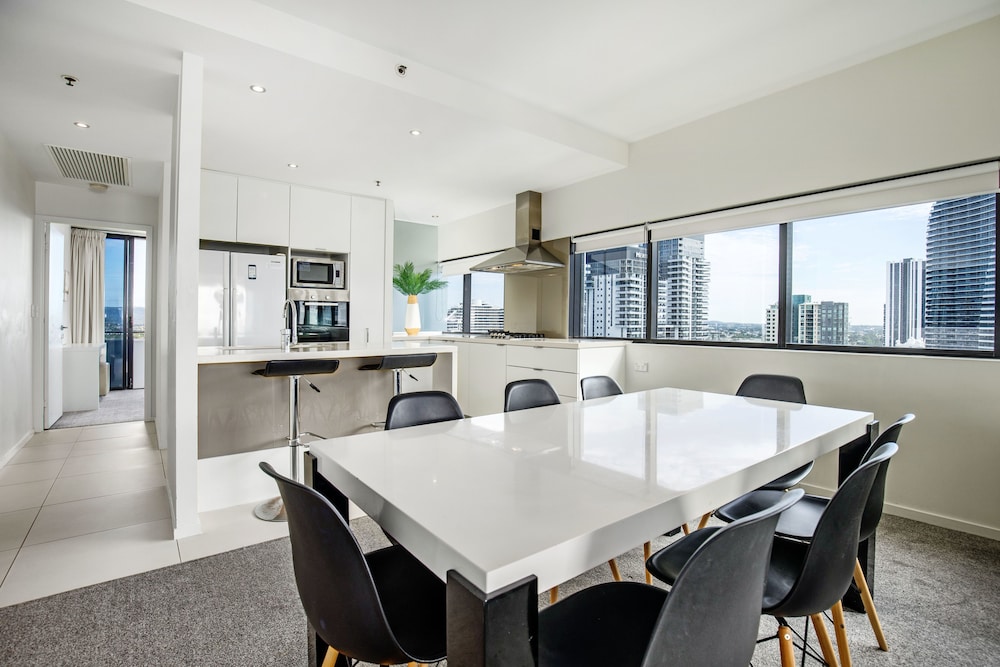Ultra Broadbeach 61/72