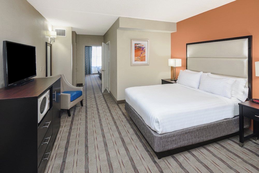 Holiday Inn Express And Suites Duluth Mall Area 22/69