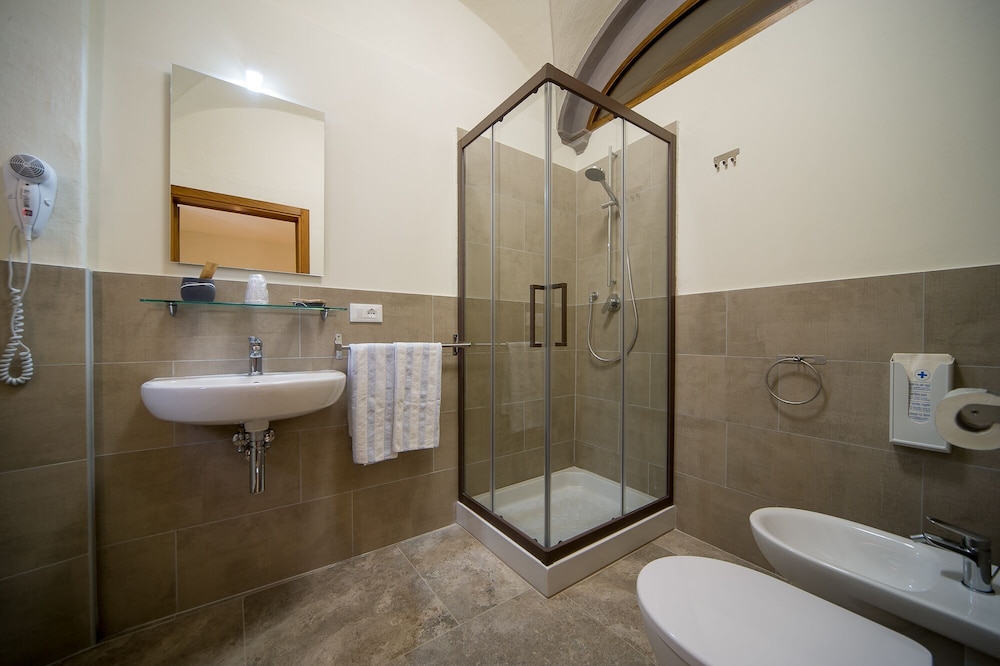 غرفة كومفورت بسريرين منفصلين، Chiostro Delle Monache - Hostel Volterra 5/6