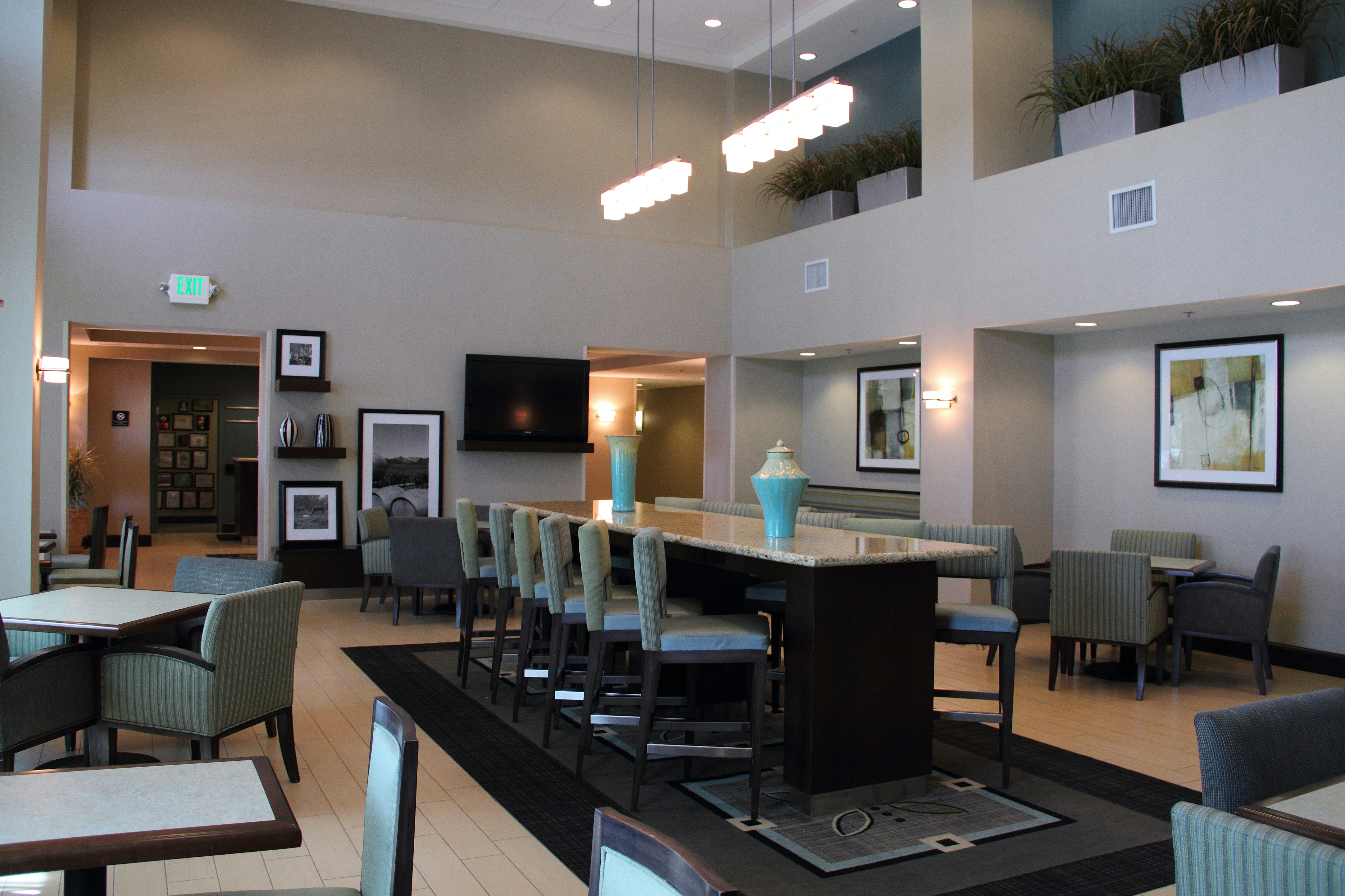 Hampton Inn Suites Manteca 37/50