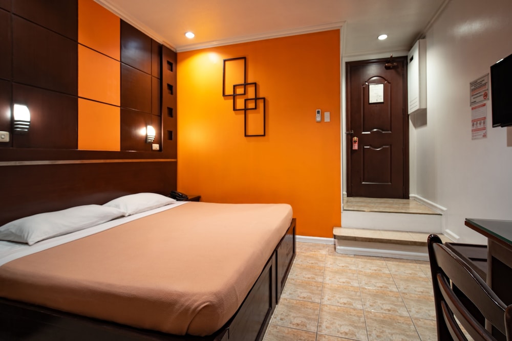 Paladin Hotel 14/41
