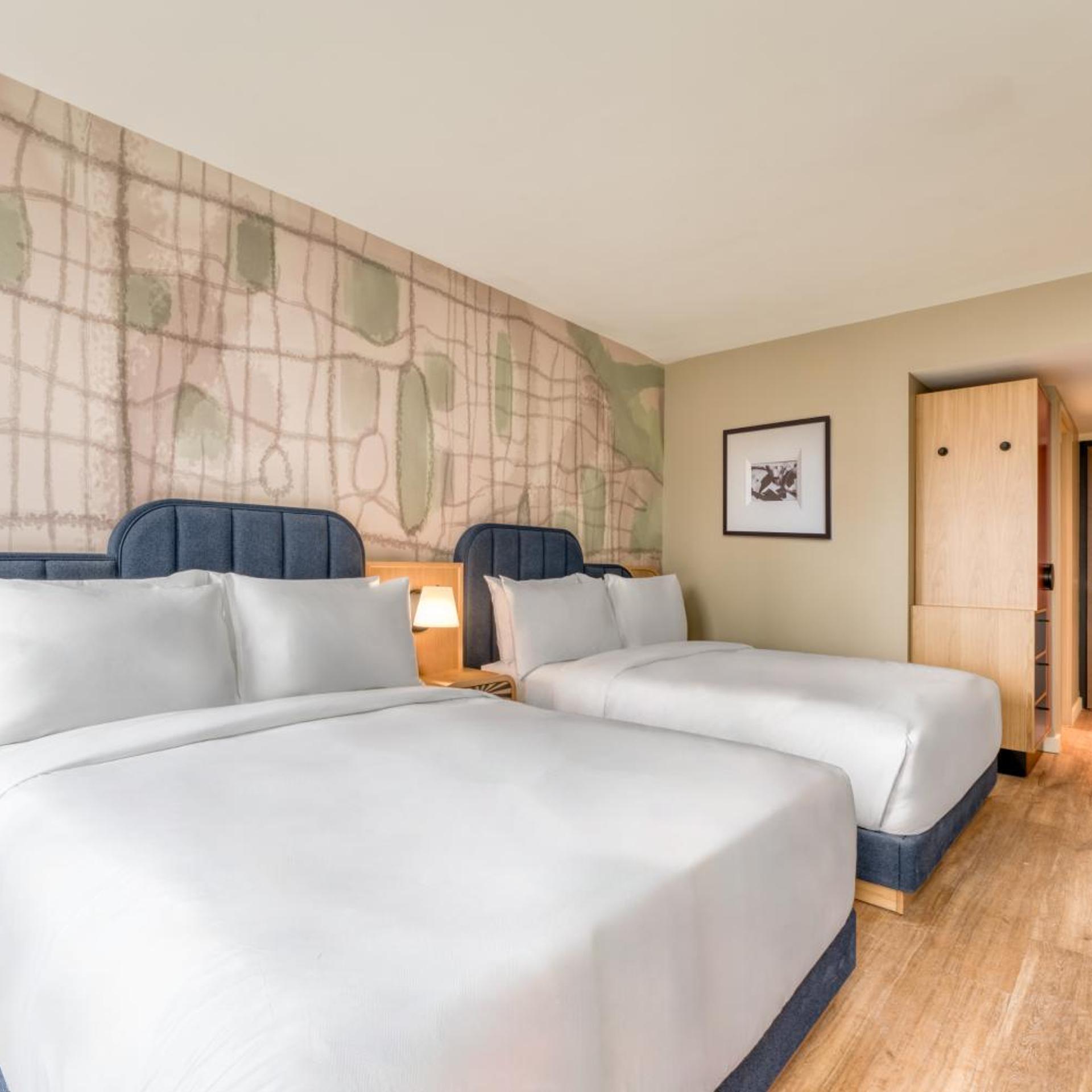 Room, King Bed, 2 Queen Beds