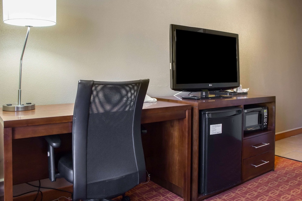 Comfort Inn & Suites Near Kino Sports Complex 48/58