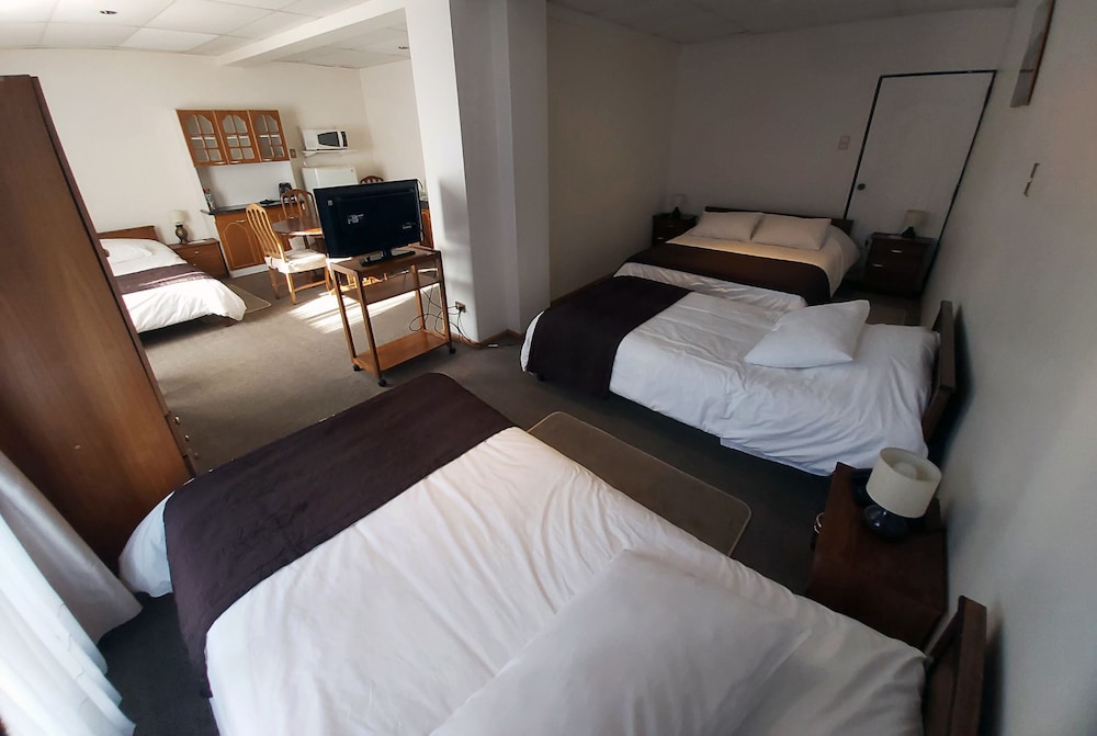 Hotel Esmeralda 4/30