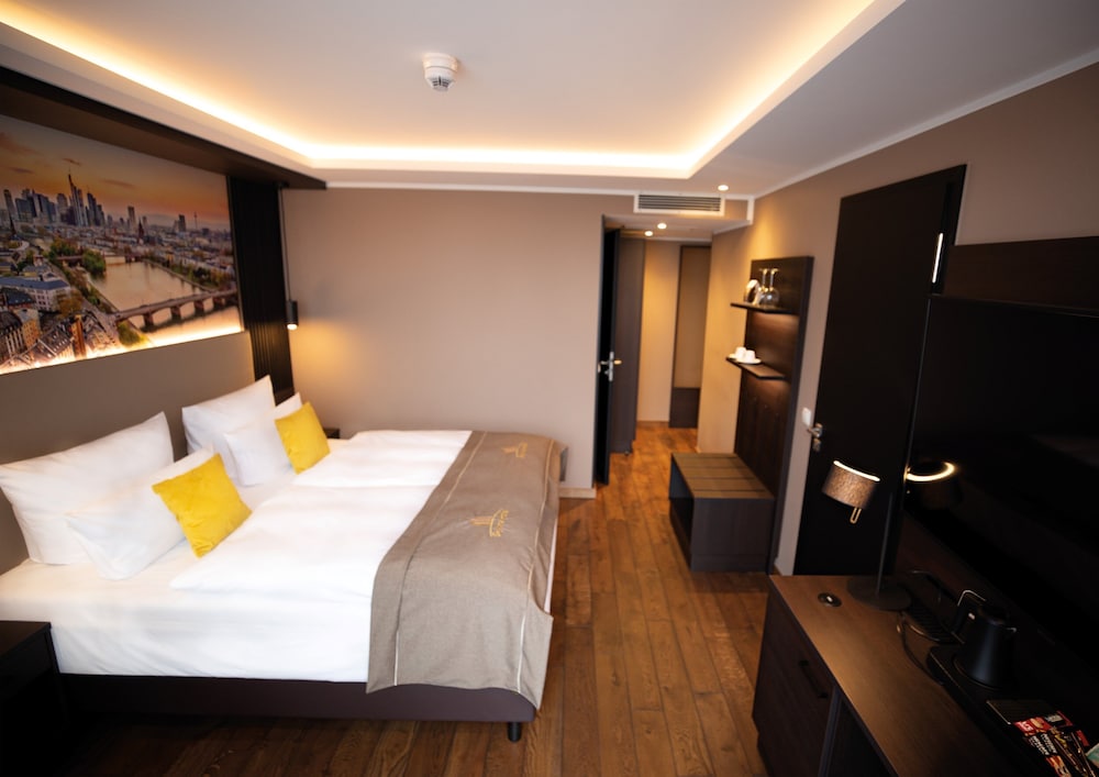 CITY, DOUBLE BED