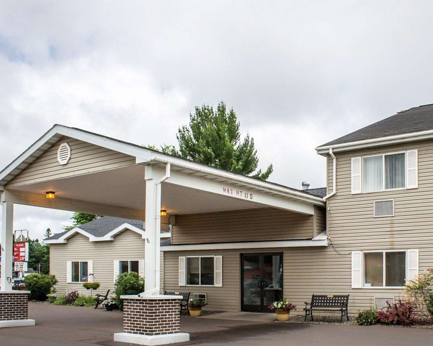 Quality Inn Ironwood, MI 1/13