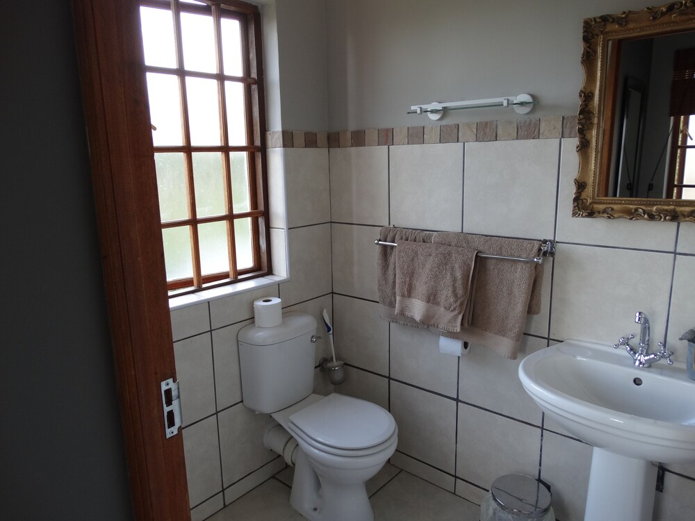 By The Way Guesthouse 45/49