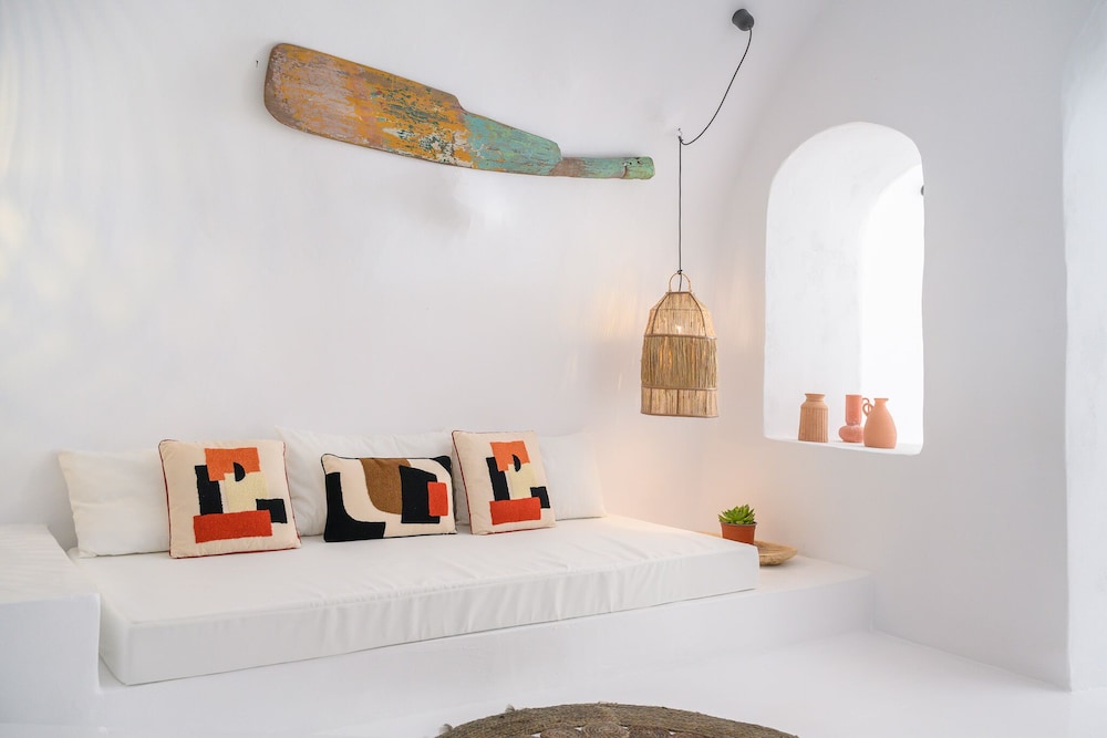 Superior, Suite, Queen Bed, Caldera and Pool View, Sofa, Plunge Pool