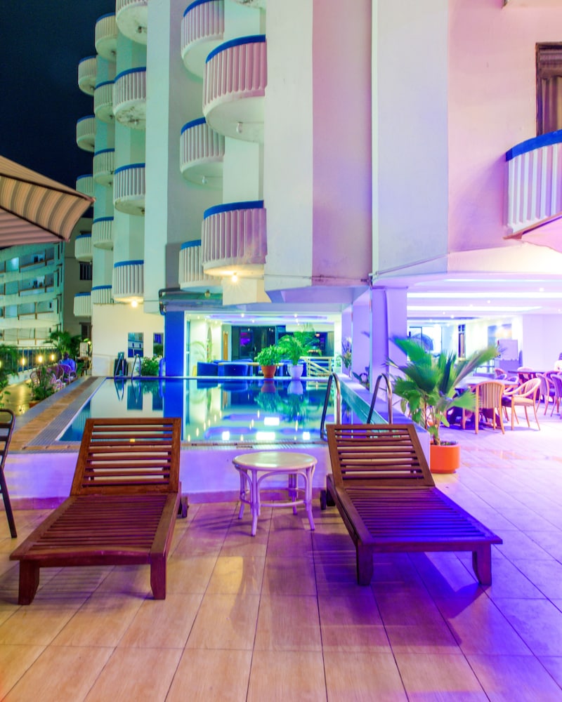 Hotel Sapphire 48/49