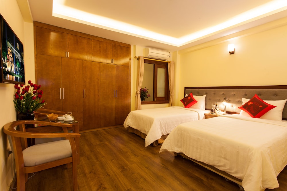 Queen Light Hotel 24/55
