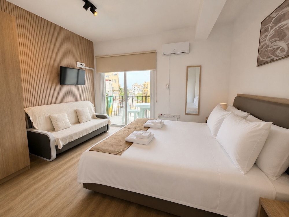 Valentinos Apartments 8/47