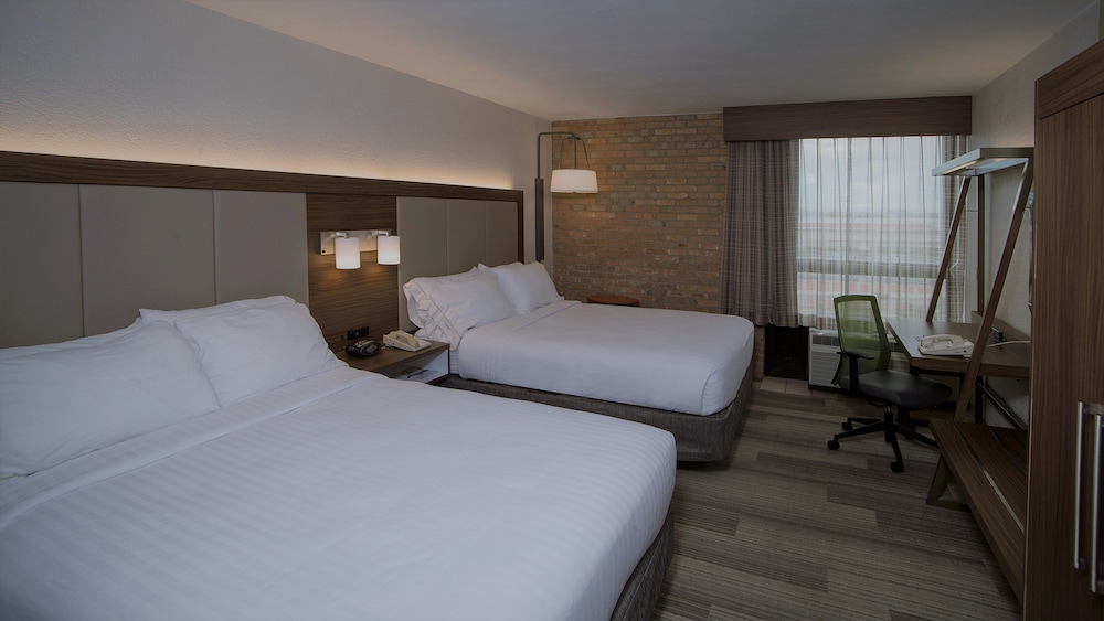 Holiday Inn Express San Antonio-Airport 13/57