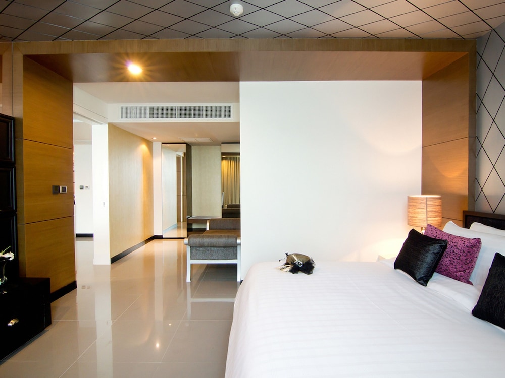 Way Hotel 36/73