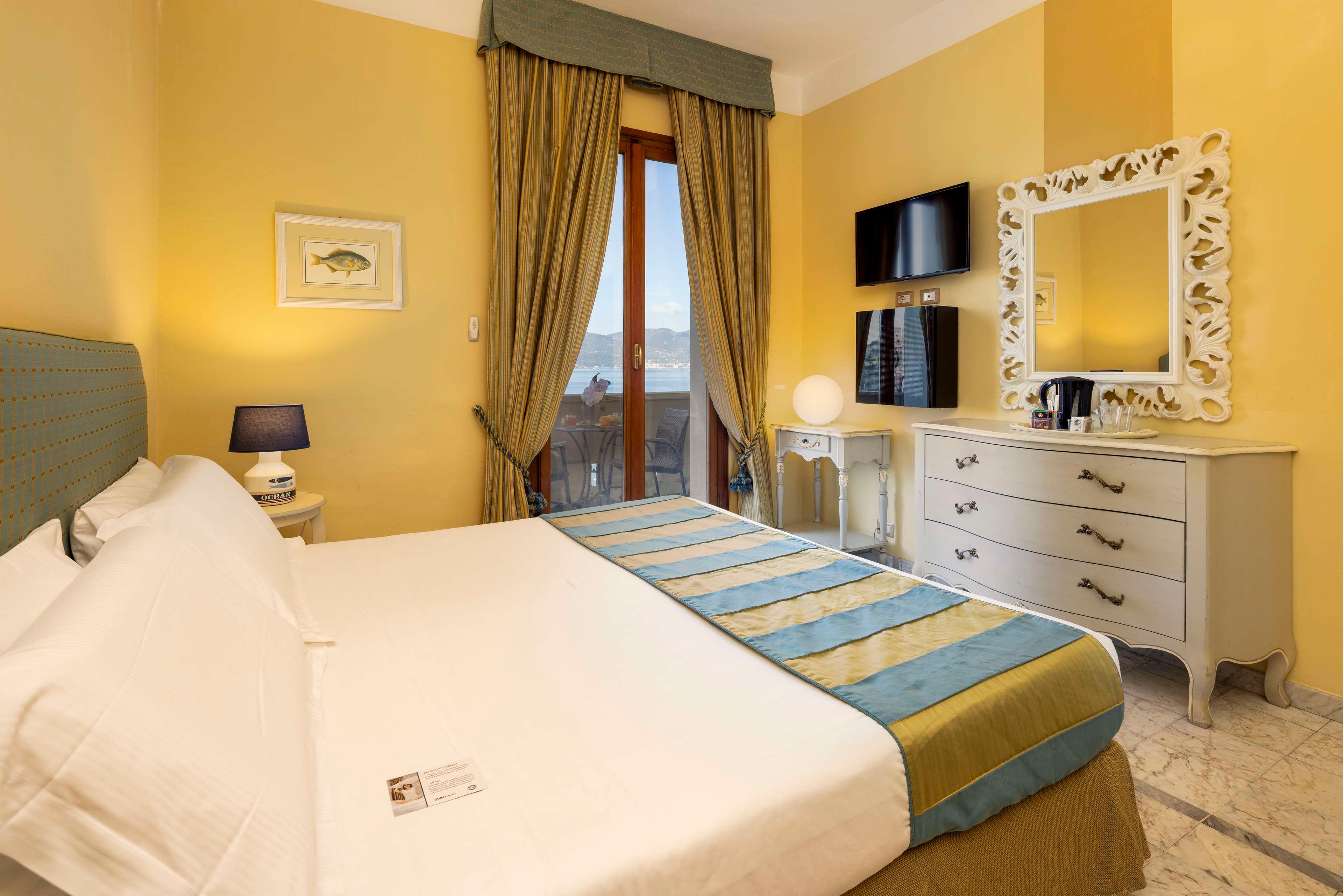 Classic, Queen Bed, Sea Front, Castle View, Balcony