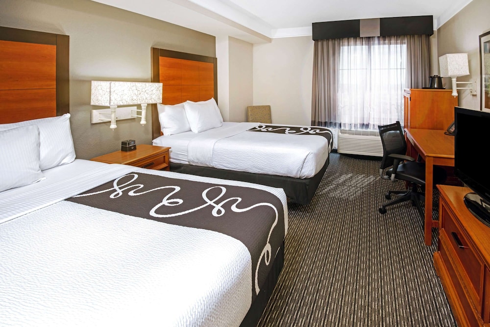 La Quinta Inn & Suites by Wyndham San Antonio Airport 21/63