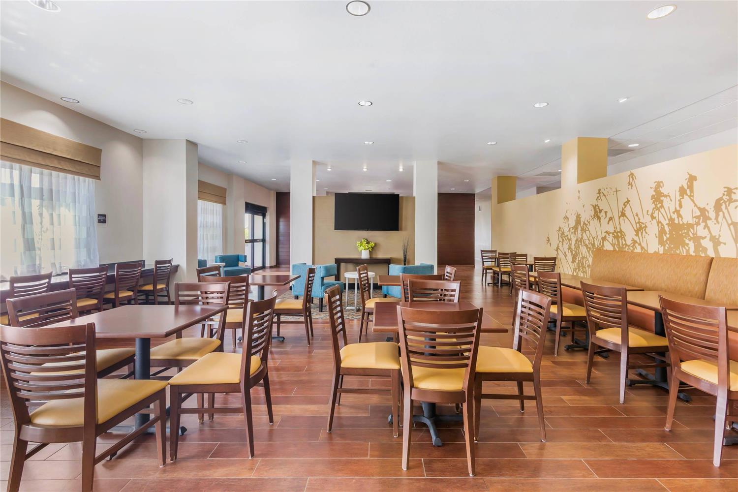 Sleep Inn & Suites Devils Lake, ND 36/42