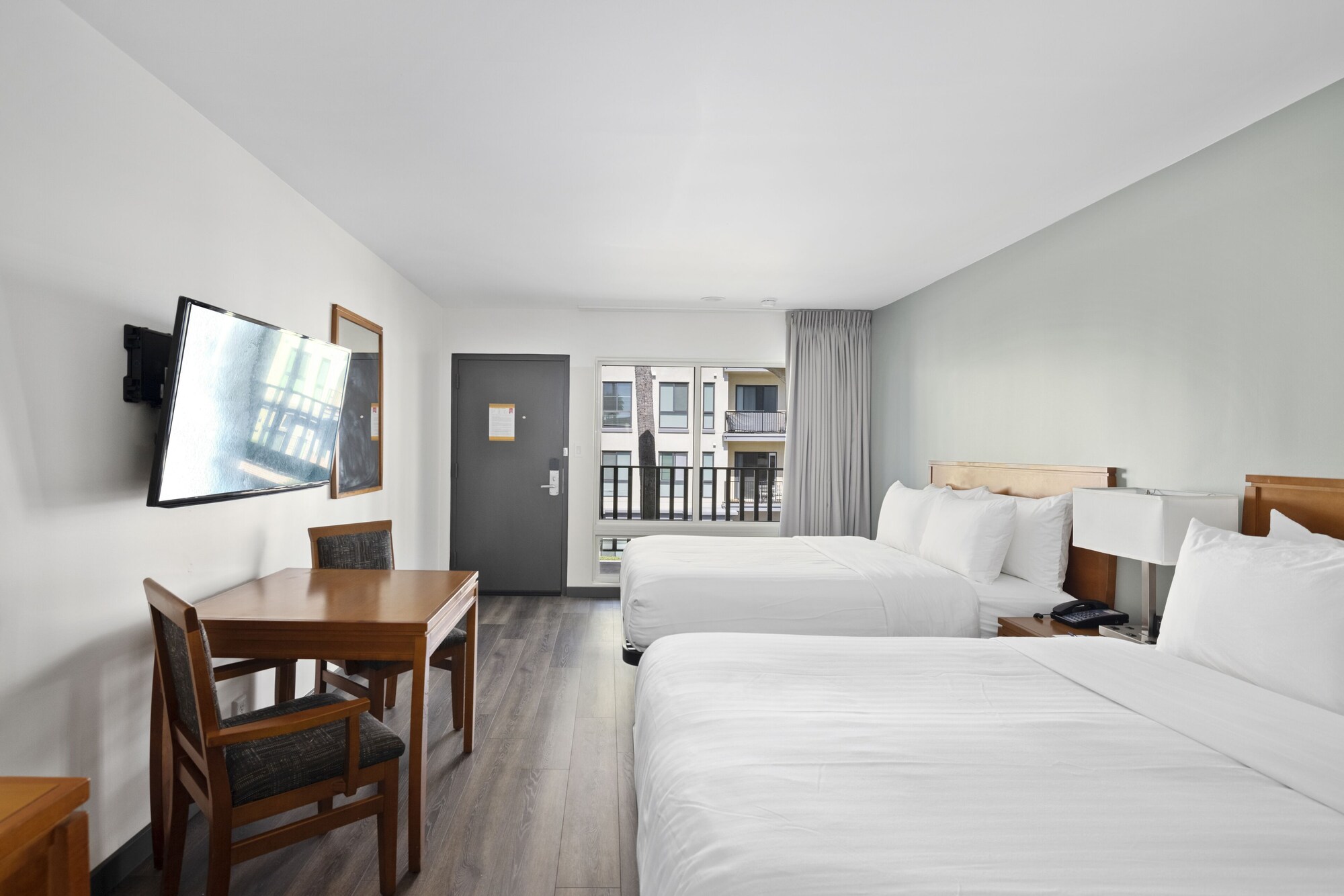 STANDARD, 2 QUEEN BEDS