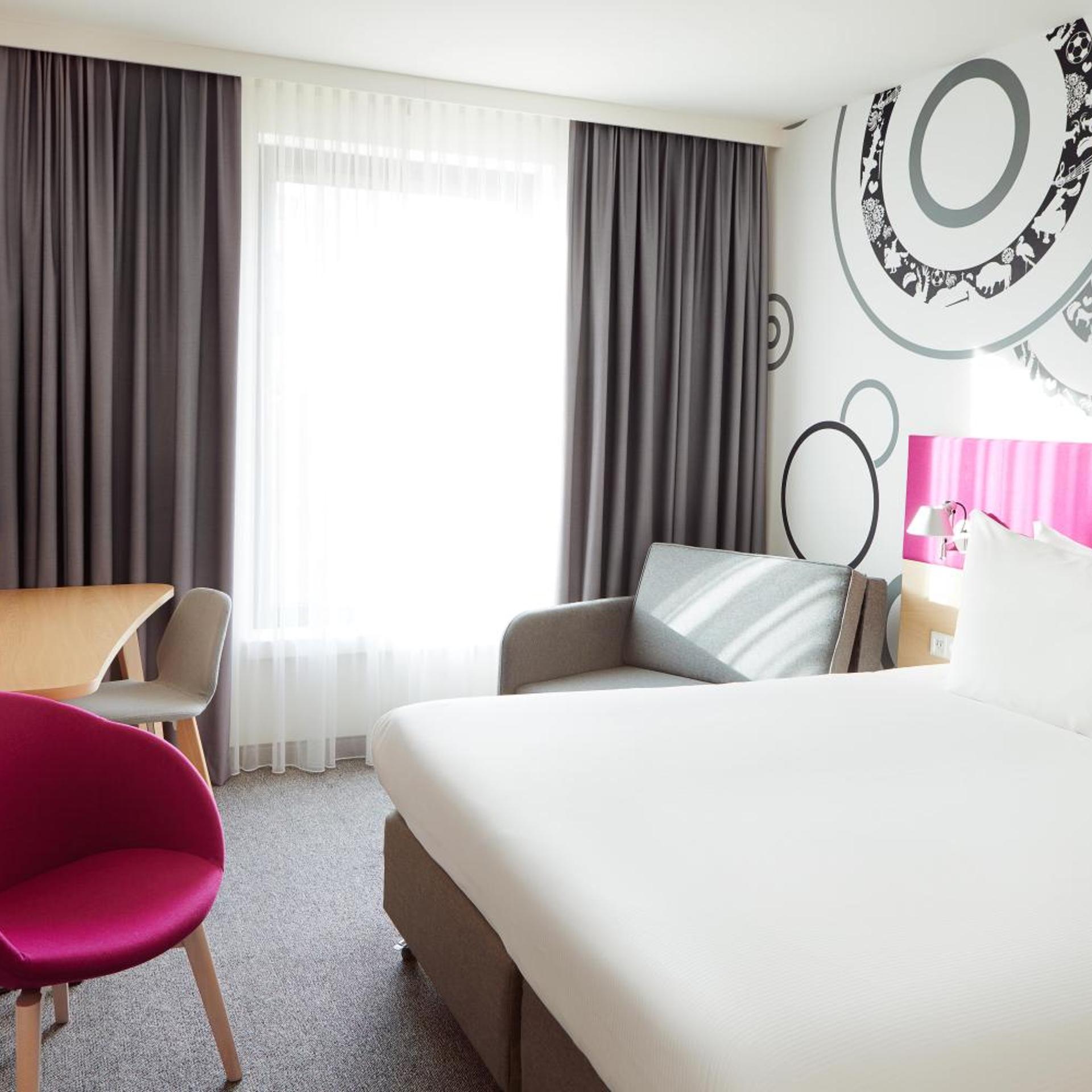 غرفة بسرير مزدوج مع أريكة، Holiday Inn Warsaw City Centre 5/9