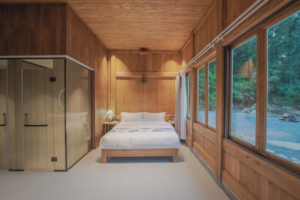 Signature, King Bed, Garden View