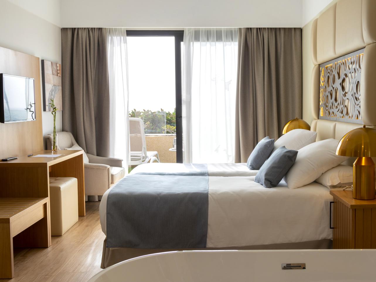 Club, Suite, Balcony or Terrace
