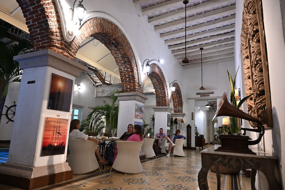 HOTEL BOUTIQUE DON PEPE 43/72