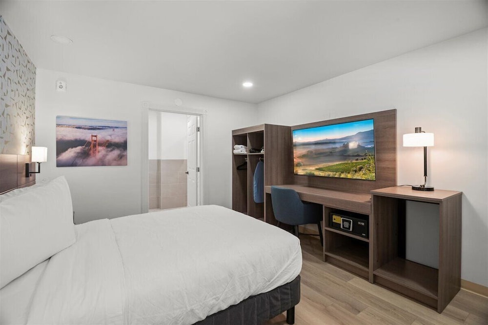 STANDARD, QUEEN BED, PRIVATE BATHROOM