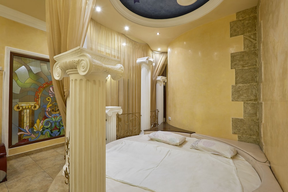Bella Hotel 30/50
