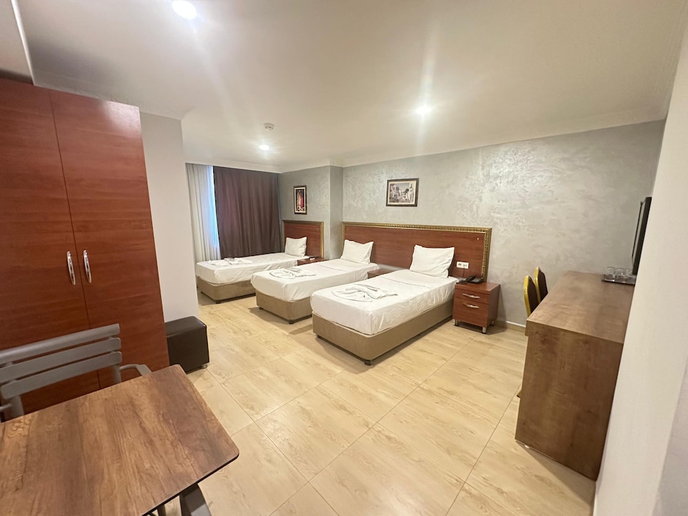 ROOM, TRIPLE