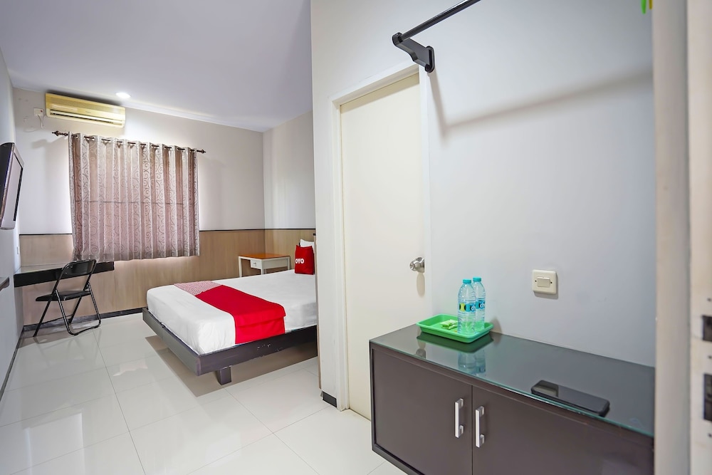 OYO 91710 Hotel Anugerah 12/18