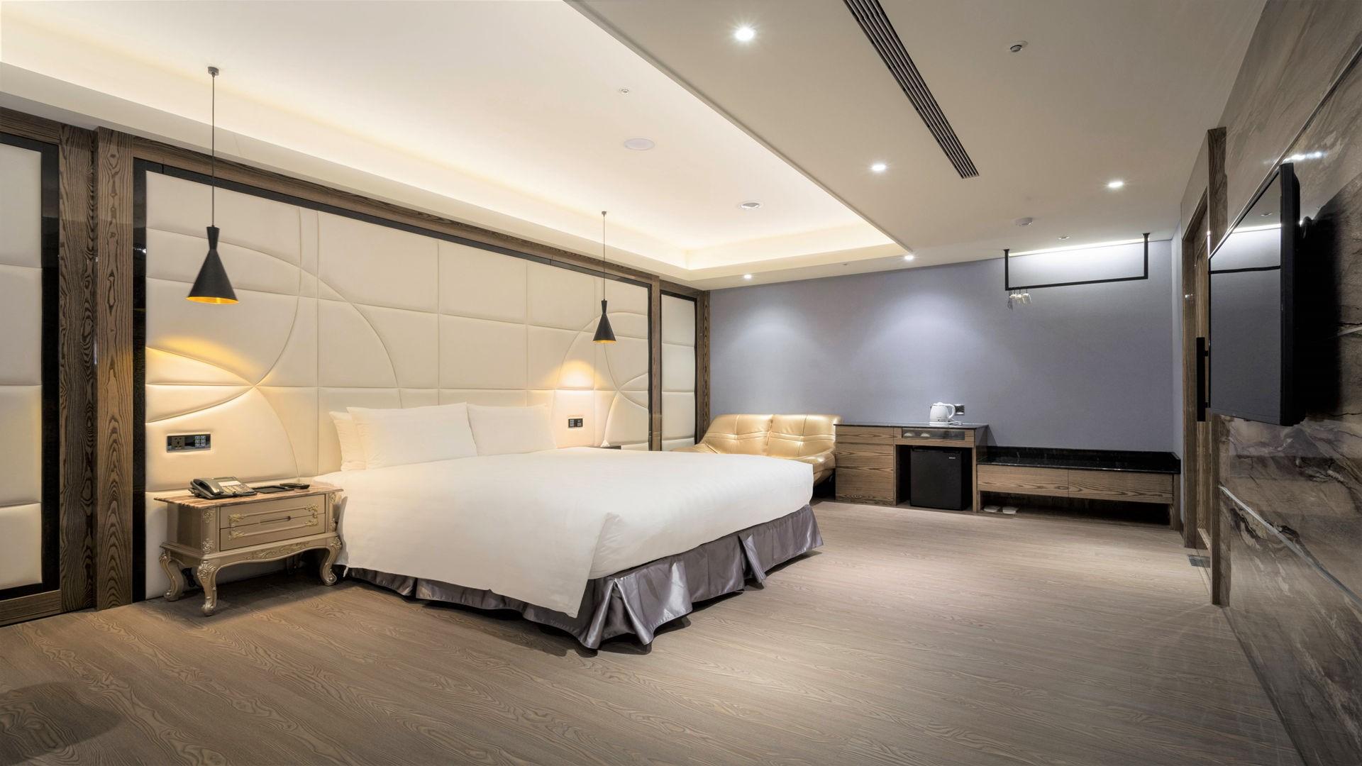 Executive, Suite