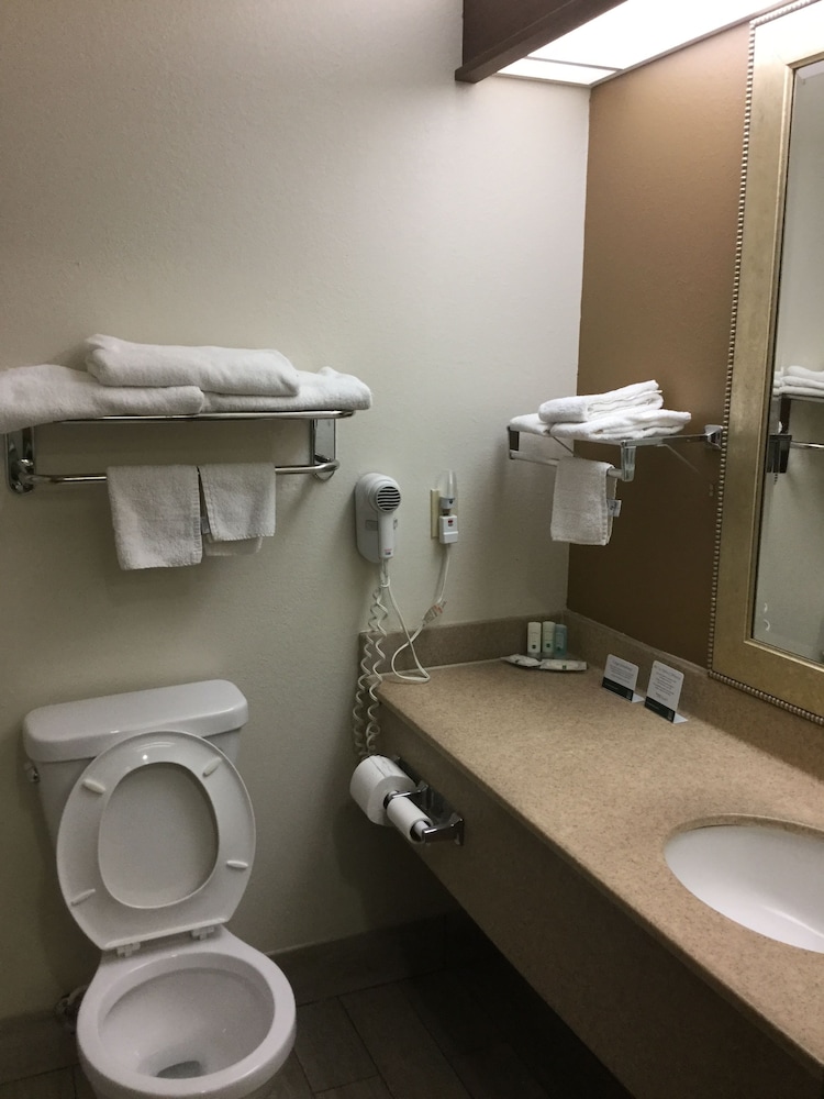 Quality Inn Arcola 16/34